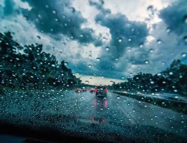 Ο «Ζορμπάς» κτυπά την Αττική: Έκλεισε η εθνική Αθηνών-Κορίνθου - Διακοπή κυκλοφορίας στη Λεωφόρο Ποσειδώνος (upd)